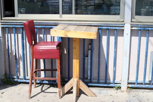 Srail Kuzeyindeki Akdeniz Kıyılarında Bir Kafede Bir Sandalye Bir Masa — Stok fotoğraf
