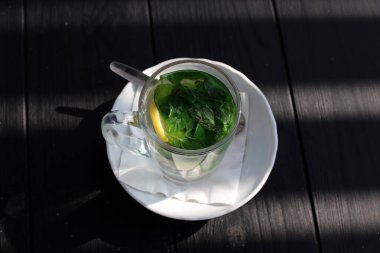 Kaynağından (doldurulmuş) testiler, 