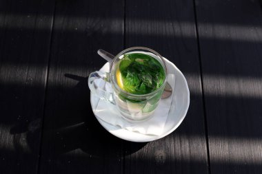 Kaynağından (doldurulmuş) testiler, 