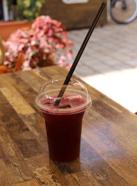 Kaynağından (doldurulmuş) testiler, 