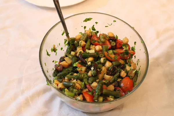 Una Mesa Restaurante Israel Son Aperitivos Festivos Ensaladas Platos Calientes —  Fotos de Stock