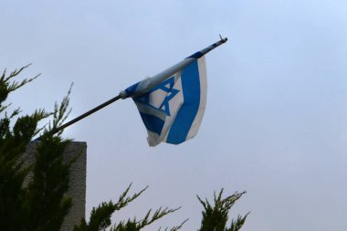 David 'in altı köşeli yıldızlı beyaz-mavi İsrail bayrağı. İsrail 'in Bağımsızlık Günü 