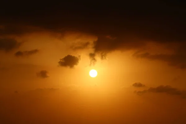 Pôr Sol Céu Nublado Norte Israel Pôr Sol Sobre Cidade — Fotografia de Stock