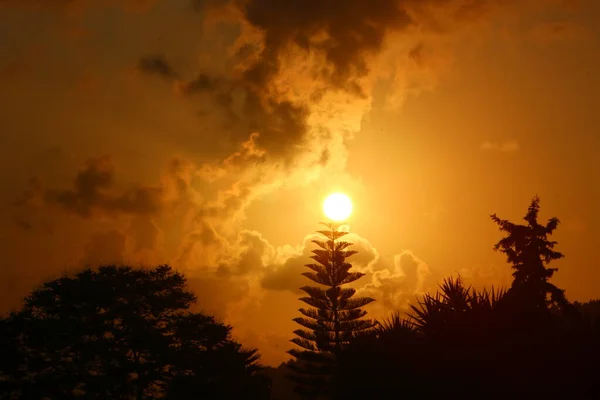 Pôr Sol Céu Nublado Norte Israel Pôr Sol Sobre Cidade — Fotografia de Stock