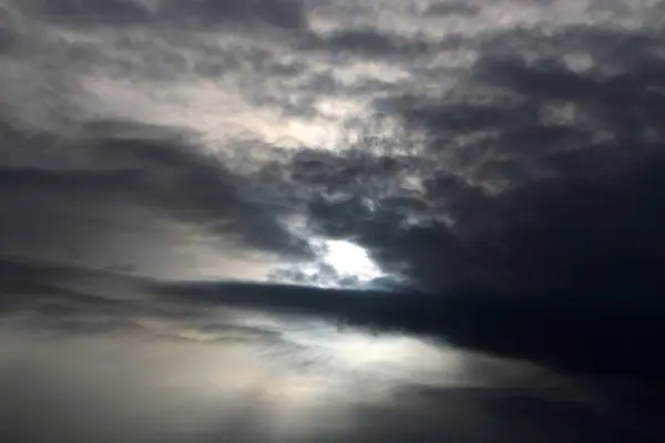 イスラエル北部の空に浮かぶ雷雲 明日は雨と風が — ストック写真