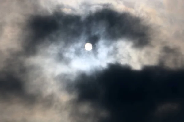 イスラエル北部の空に浮かぶ雷雲 明日は雨と風が — ストック写真