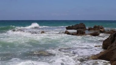 İsrail 'in kuzeyindeki Akdeniz kıyısında. Fotoğraflar karantinadan önce çekildi 