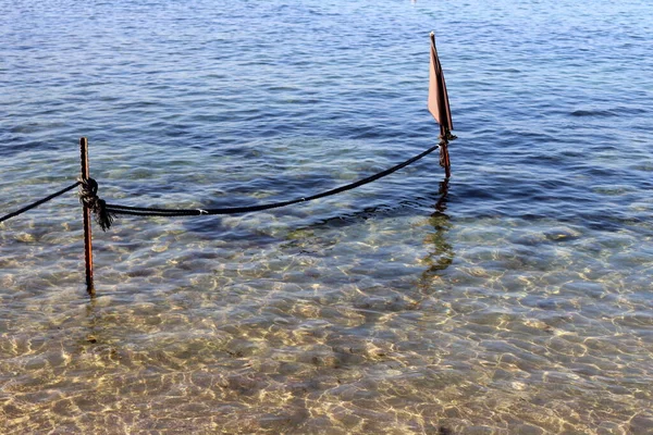 Σχοινί Βρίσκεται Στην Παραλία Στις Ακτές Της Μεσογείου Θάλασσας Στα — Φωτογραφία Αρχείου