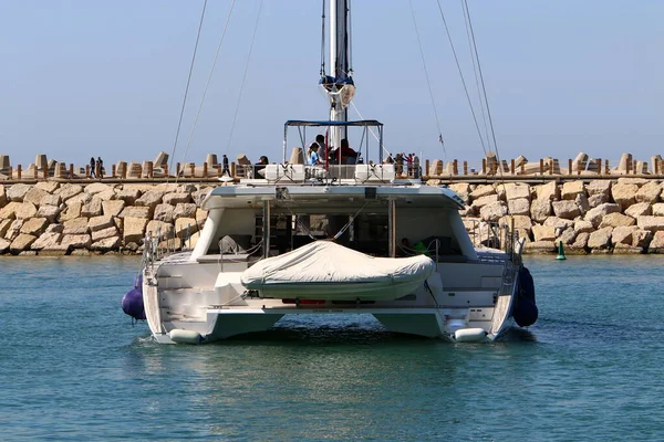 이스라엘 지중해 연안에 즐거움을 배들을 — 스톡 사진