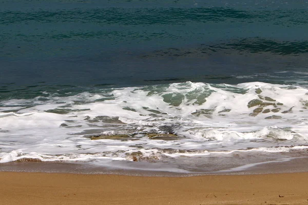 Praia Areia Nas Margens Mar Mediterrâneo Norte Israel Verão Quente — Fotografia de Stock