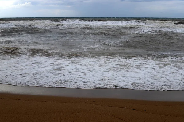 Praia Areia Nas Margens Mar Mediterrâneo Norte Israel Verão Quente — Fotografia de Stock