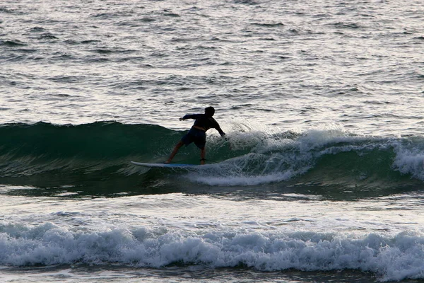 Athlete Rides Waves Mediterranean Sea Northern Israel Hot Summer Israel — Stock Photo, Image