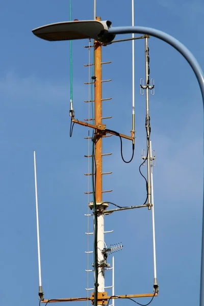 Велика Антена Радіо Телекомунікацій Проти Хмарного Неба Півночі Ізраїлю — стокове фото