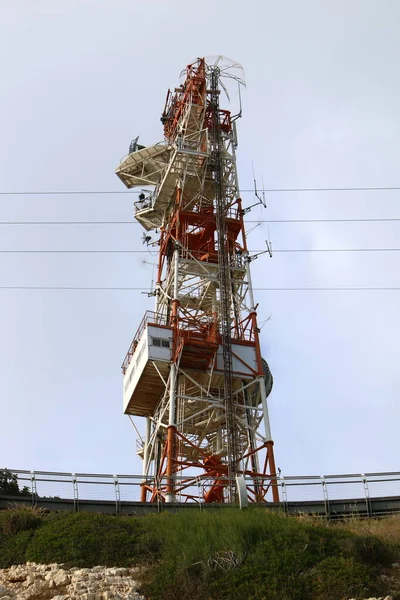 Высокая Антенна Радио Телекоммуникаций Против Облачного Неба Севере Израиля — стоковое фото