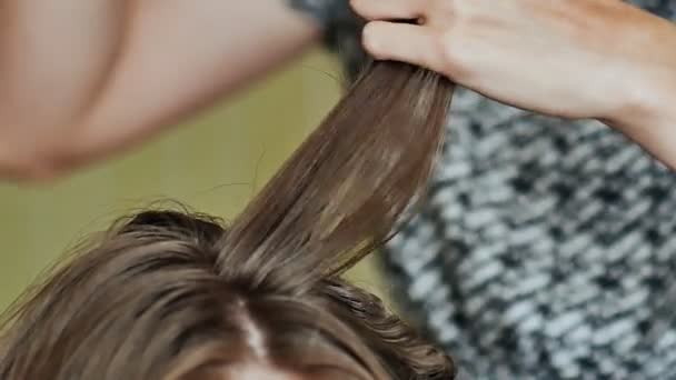 6 Hair Curling Tips To Make Your Style Last