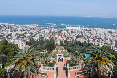 Şehir merkezinde Haifa ve Hayfa Limanı ve bay görünümü