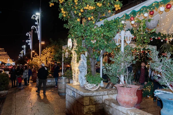 Ulica na Boże Narodzenie dekoracje wakacje w niemieckiej Kolonii w Hai — Zdjęcie stockowe