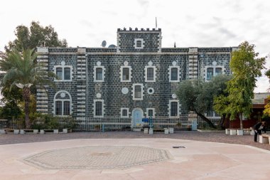 Capernau içinde ana giriş ve avlu Franciscan monastery