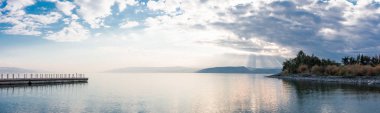 Sunset bulvarında göl Kinneret Tiberias kasaba yakınlarında