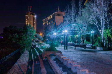 Pergola gece Haifa, Louis Promenade üzerinde