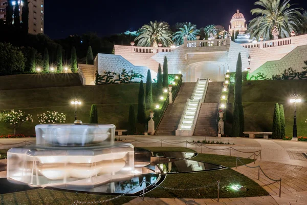 Temple dans le Jardin Bahai à Haïfa la nuit — Photo