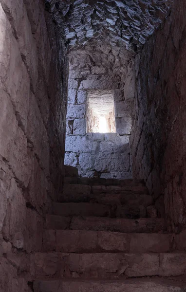Restos de paredes e edifícios na fortaleza de Yehiam — Fotografia de Stock