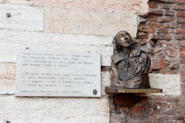 William Shakespeare ve Romeo ve Juliet, büstü