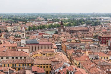 Torre Dei Lamberti Verona çan kulesinden görüntülemek