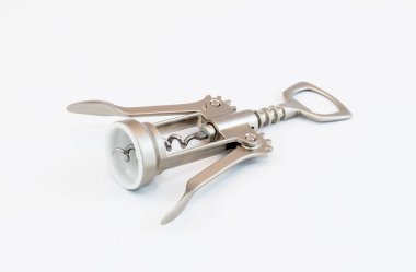 Lşıktan yapılmış mekanik tirbuşon metal üzerinde beyaz backgr fırçaladı.