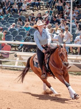 At çiftliğinde binicilik yarışmalar katılımcılar gerçekleştirmek 