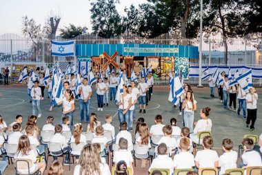 Okul Katzenelson okuldan 50 yıl kutlamak