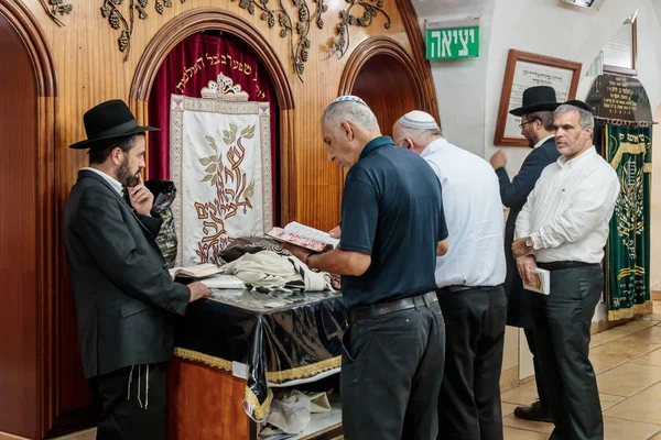 Ultra Ortodoks Yahudi haham Şimon Bar Yochai mezarında dua