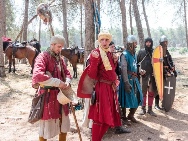 Katılımcılar Hıttin boynuzları, savaşta yeniden inşası — Stok fotoğraf