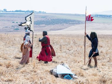 Boynuzları, Hıttin Savaşı 1 yeniden inşası katılımcısı