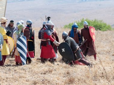 Boynuzları, Hıttin Savaşı 1 yeniden inşası katılımcısı