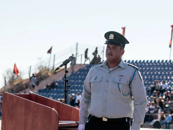 Akşam formatio podyumda yakınındaki IDF Teğmen standları