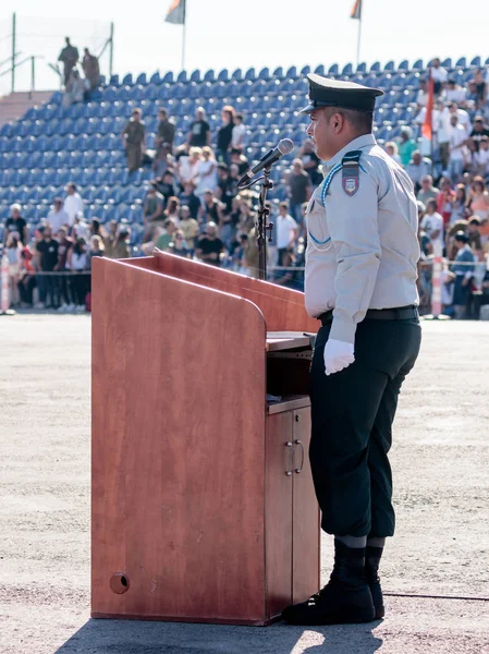 Akşam formatio podyumda yakınındaki IDF Teğmen standları