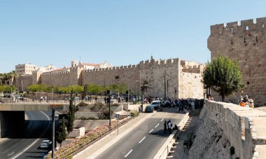 Tarihi kent merkezine ve Kudüs'ün Yafa Kapısı kale duvarlarının parçası