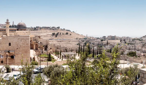 Weergave van de Olijfberg Jeruzalem begraafplaats uit de mest-poort in de oude stad in Jeruzalem, Israël — Stockfoto
