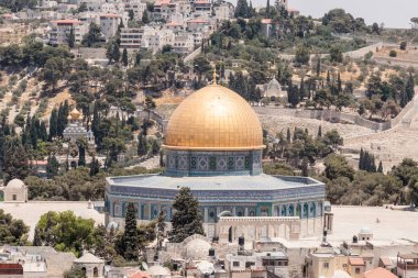 Temple Mount ve Kudüs'ten Protestan Lutheran Kilisesi Halaskar eski şehir Kudüs, İsrail'in köşe kulenin görünümünü.