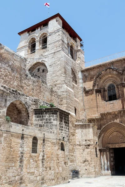 Torre de esquina a la entrada de la Iglesia del Santo Sepulcro en la ciudad vieja de Jerusalén, Israel . — Foto de Stock