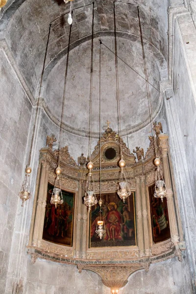 Fragmento do interior da Igreja do Santo Sepulcro em Jerusalém, Israel . — Fotografia de Stock