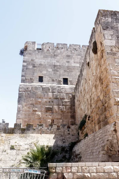 Fragmento de las murallas de la fortaleza cerca de la Puerta de Jaffa en la ciudad vieja de Jerusalén, Israel . — Foto de Stock