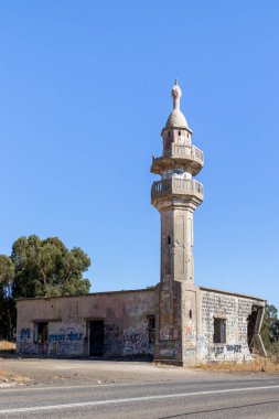 Ju savaştan sonra kalan minaresi ile yıkık cami