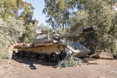 Sovyet üretim hırpalanmış Suriye tank sonra kıyamet olduğunu