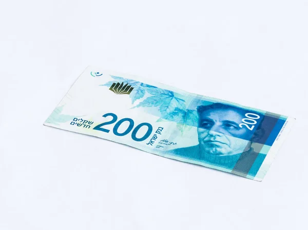 Новый тип банкнот стоимостью 200 израильских шекелей изолирован по вине — стоковое фото