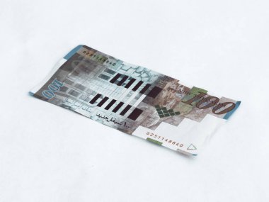 Değer 100 İsrail Şekeli beyaz arkasında izole bir banknot