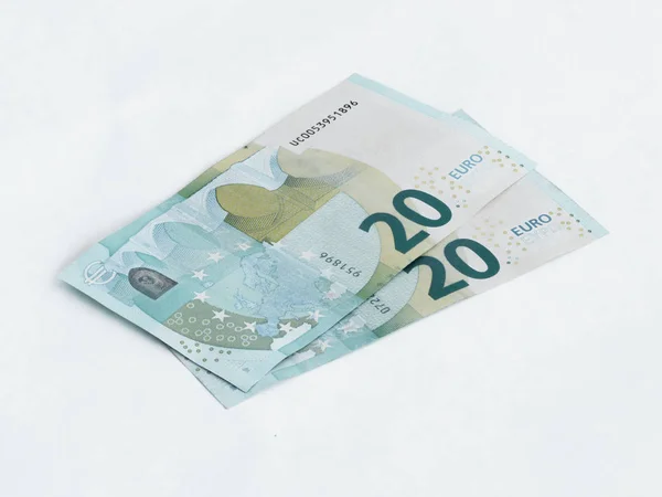 Dvě bankovky v hodnotě 20 Euro izolované na bílém pozadí — Stock fotografie