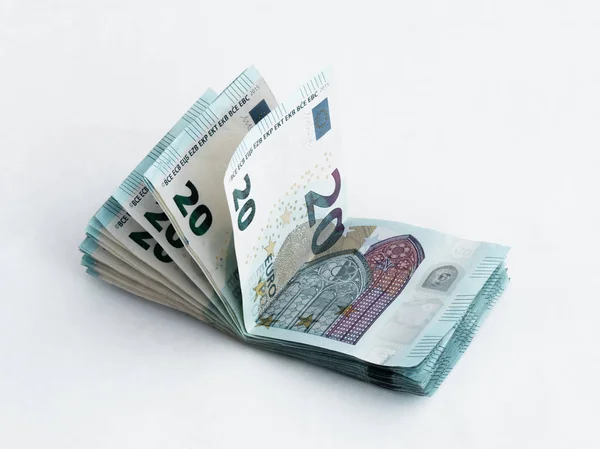 Bunt med sedlar värt 20 Euro isolerad på en vit bakgrund — Stockfoto