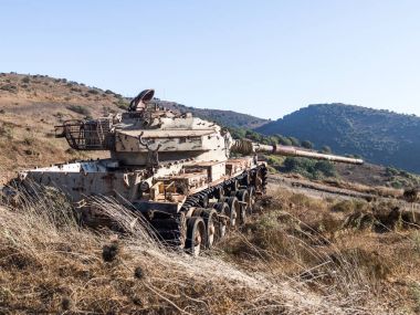 İsrail tankı İsrail 'in Golan Tepeleri' ndeki Kıyamet Günü 'nün (Yom Kippur Savaşı) peşindedir.